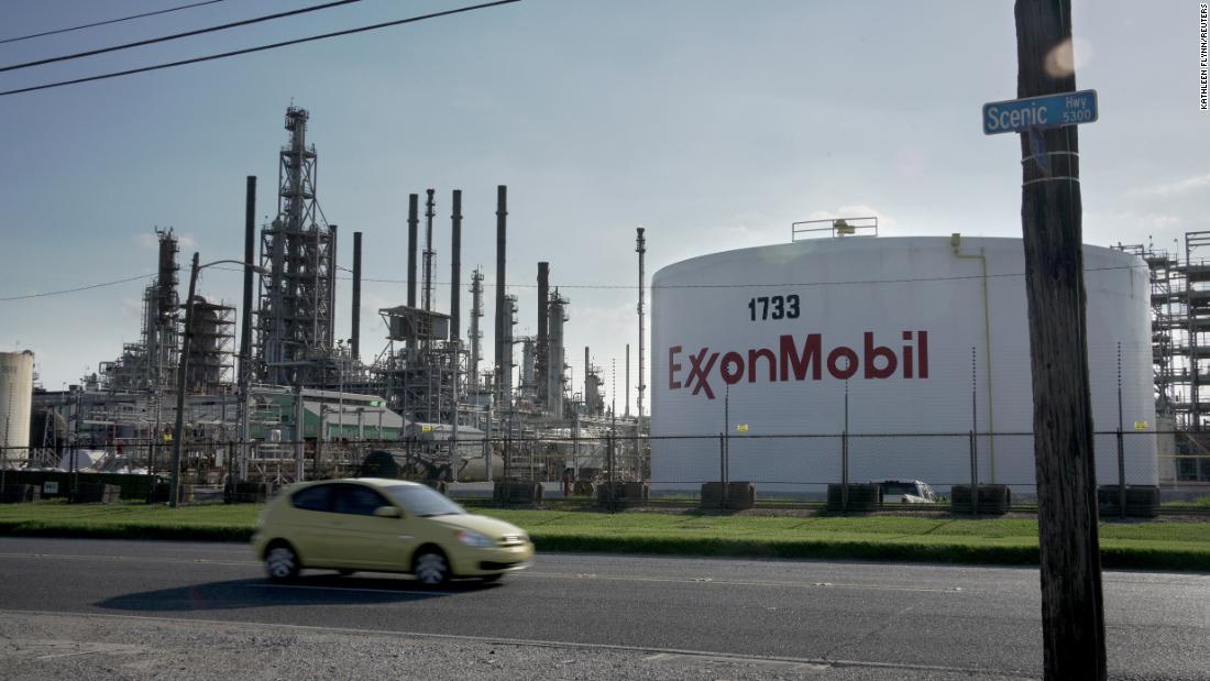 Прибыль ExxonMobil растет, несмотря на атаку на 3,4 миллиарда долларов за уход из России