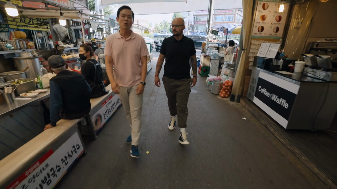 Tour one of the oldest markets in South Korea - CNN Video