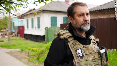 Luhansk bölgesi askeri yönetimi başkanı Serhiy Hayday, Bakhmut'ta görülüyor.