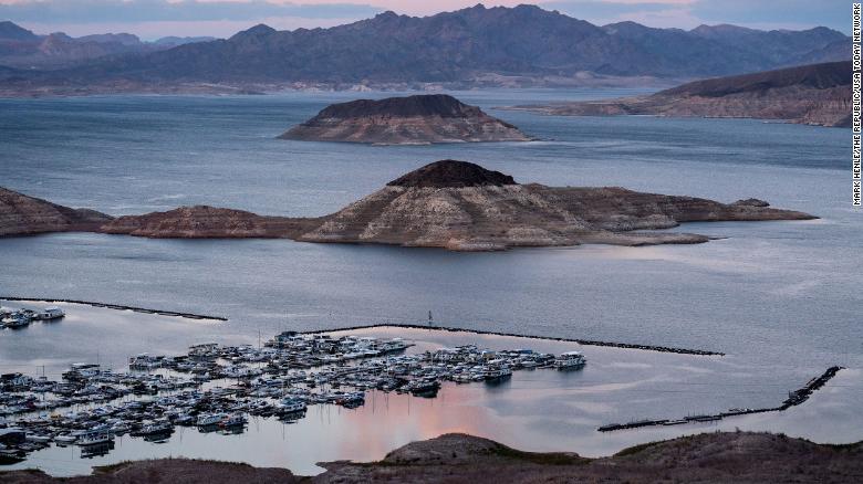 Low water levels reveal body in barrel at Lake Mead, officials say more are likely to be found (cnn.com)