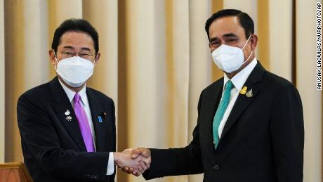 Japanese Prime Minister Fumio Kishida and Thai Prime Minister Prayut Chan-ocha after their meeting at Government House in Bangkok on May 2. 