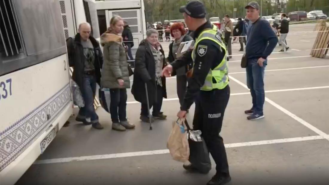 Un alto funcionario de defensa dijo que el 90% de los obuses estadounidenses prometidos a Ucrania se han trasladado allí.