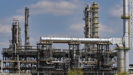 A refinaria de petróleo PCK em Schwedt, Alemanha, de propriedade da Rússia & # 39; s Rosneft. 
