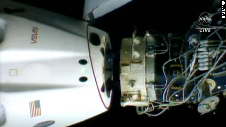 Le programme chargé de SpaceX se poursuit avec le retour d'un autre astronaute