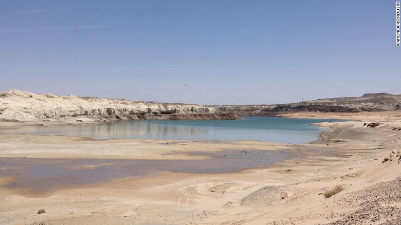 California mong cho bão tới 220505093556-01-lake-powell-0420-exlarge-169