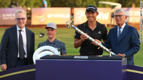 Lawlor dan pemenang utama dua kali Collin Morikawa (kanan tengah) di DP World Tour Championship di Dubai, November 2021.