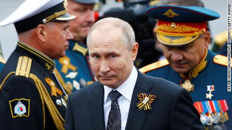 Rusya Devlet Başkanı Vladimir Putin, 2019 Zafer Bayramı vesilesiyle Moskova'nın Kızıl Meydan'daki askeri geçit törenine katılıyor.