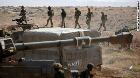 Le truppe israeliane stanno prendendo parte a un'esercitazione militare il 2 febbraio 2021 a Masafer Yatta vicino a Hebron. 