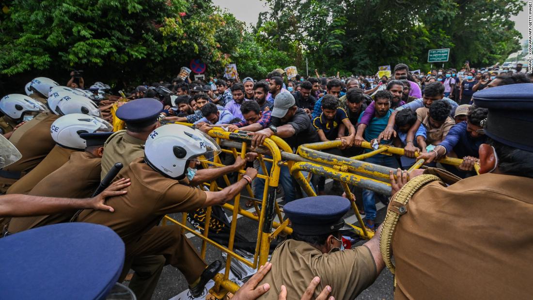 Президентът на Шри Ланка обявява ново извънредно положение, тъй като протестите на острова продължават