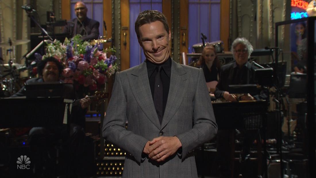 'SNL': Benedict Cumberbatch celebrates mothers