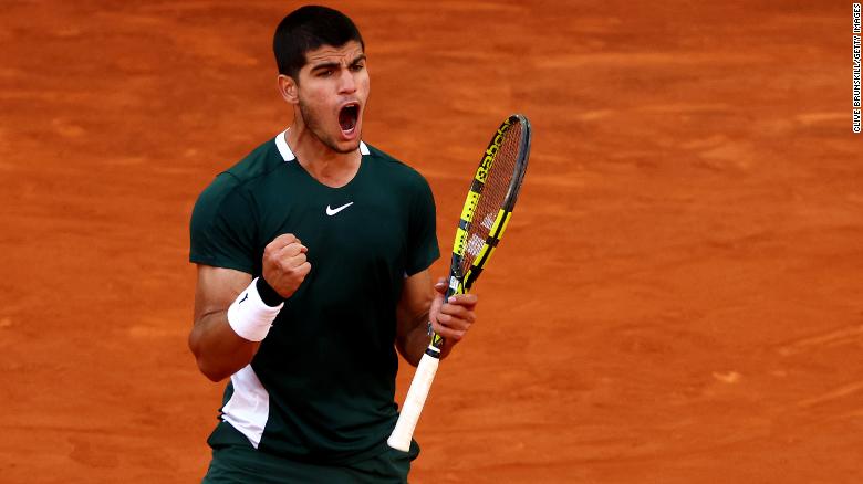 Carlos Alcaraz ͧش˹觡Ѻ Novak Djokovic ҧ觢ѹͺͧ Madrid Open