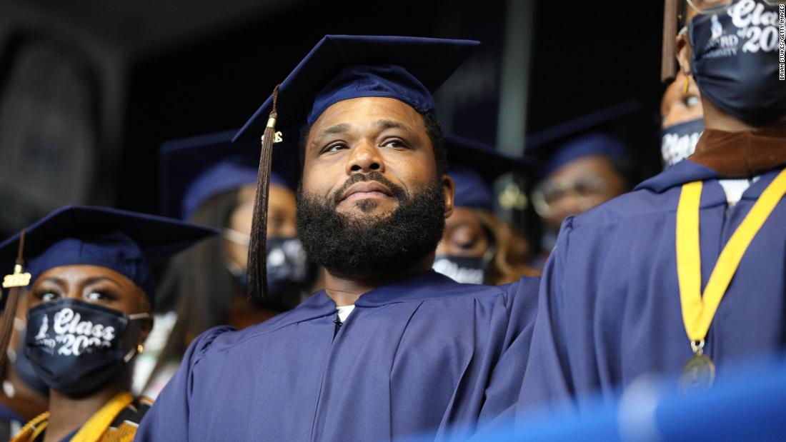 Anthony Anderson celebrates graduation from Howard University