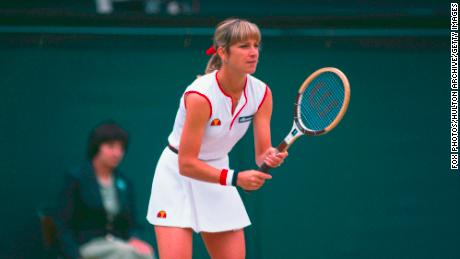 Evert became the first player of either gender to win 1,000 singles matches.