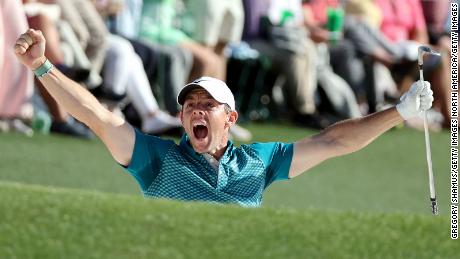 McIlroy reacciona a un chip en el torneo Masters de este año en abril. 