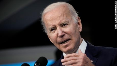 Biden annonce de nouvelles roquettes et munitions à l'Ukraine