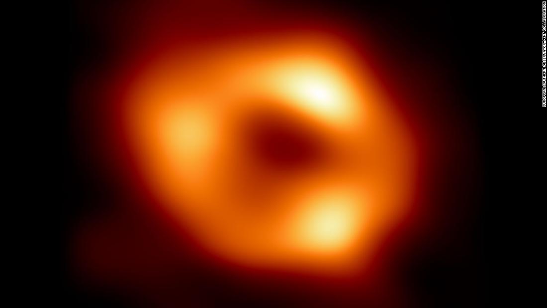 Gambar pertama lubang hitam supermasif telah terungkap di pusat Bima Sakti