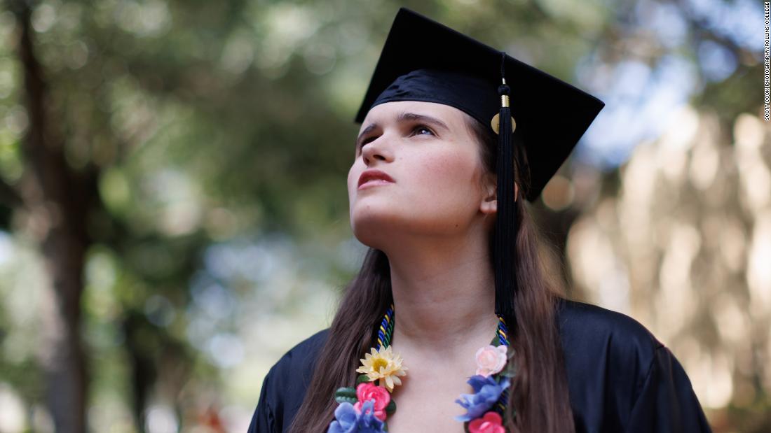 a-nonspeaking-valedictorian-with-autism-shares-her-voice-in-commencement-address