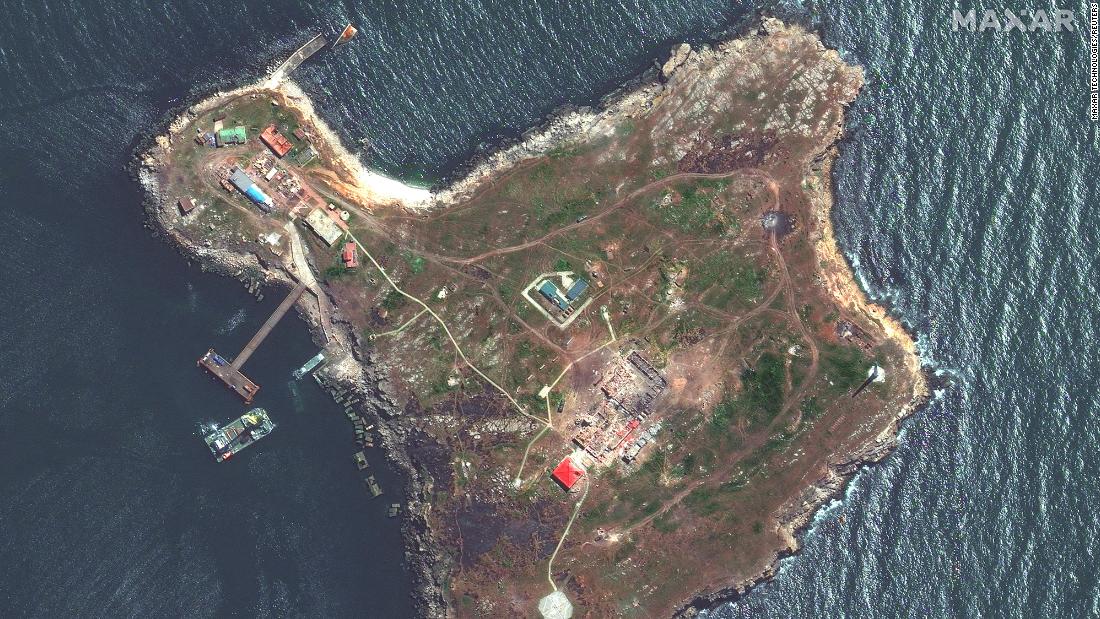 Russian forces withdraw from Snake Island