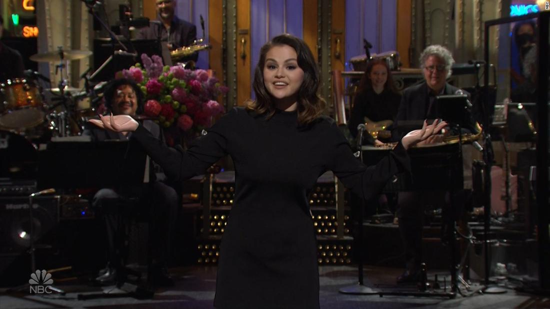 Selena Gomez looks for love on 'SNL'