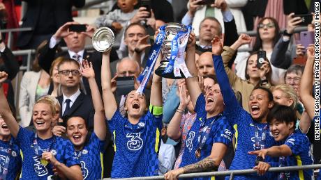 Chelsea beat Manchester City to win back-to-back women&#39;s FA Cup titles.