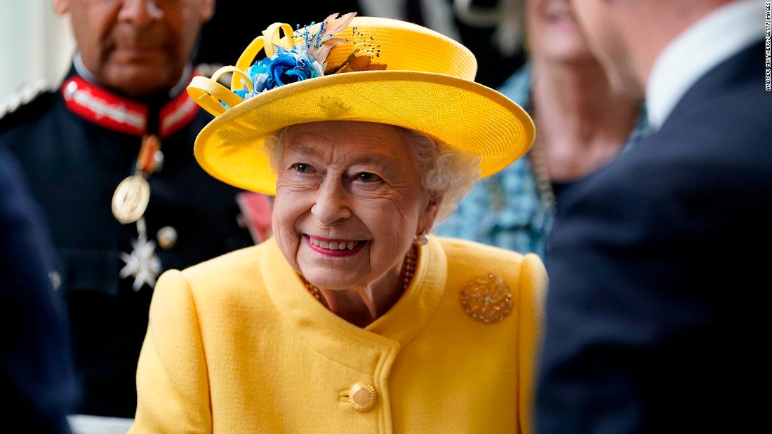 Queen Elizabeth makes surprise appearance at opening of new London train line