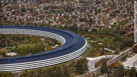 Apple delays plan for Bay Area workers to be in office three days a week
