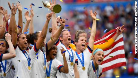 USA&#39;s players including forward Megan Rapinoe (C) celebrate with the trophy after the France 2019 Womens World Cup football final match between USA and the Netherlands, on July 7, 2019, at the Lyon Stadium in Lyon, central-eastern France. (Photo by Philippe DESMAZES / AFP)        (Photo credit should read PHILIPPE DESMAZES/AFP via Getty Images)