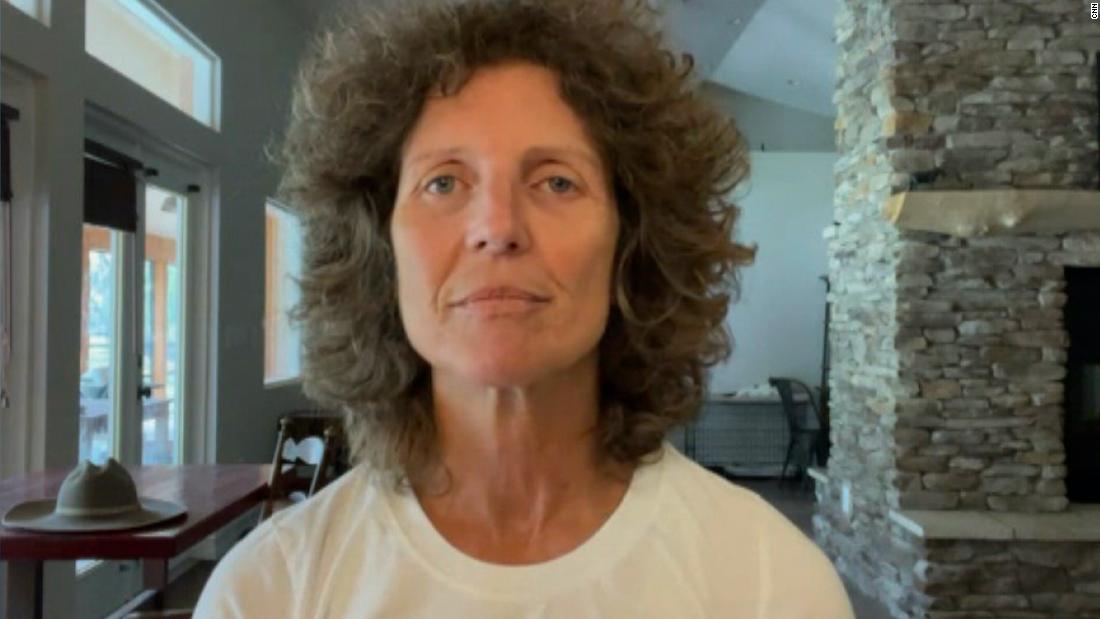 Video: FIFA ‘Player of the Century’ Michelle Akers weighs in on US Women’s team equal pay deal – CNN Video