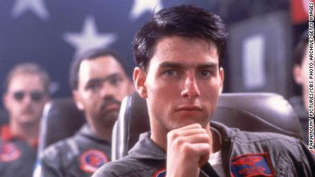 Top Gun foi lançado em 1986 com Tom Cruise como tenente Pete "Maverick"  Mitchell.