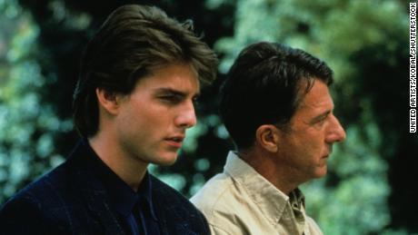 Tom Cruise, Dustin Hoffman ile 'Rain Man' filminde rol aldı.  1988'de.