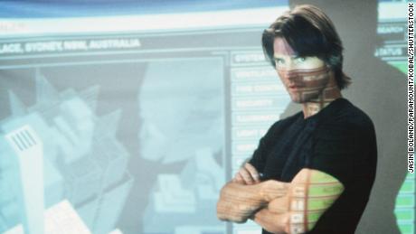 Tom Cruise voltou ao papel de Ethan Hunt em Missão: Impossível II em 2000.