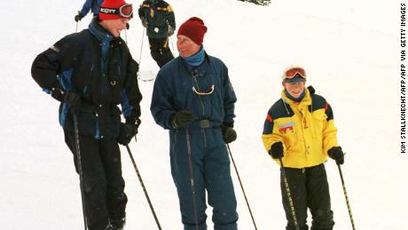 Charlesas slidinėjo su sūnumis Vistleryje, Kanadoje 1998 m.