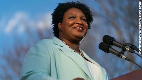 Stacey Abrams'  playbook fait face à un nouveau test en deuxième manche pour le gouverneur de Géorgie