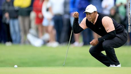 Woods lines up a putt on the third hole during the third round of the 2022 PGA Championship.