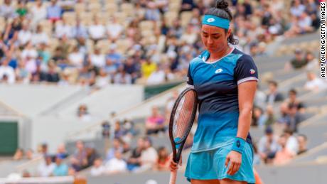 Ons Jabeur looks dejected during her match against Magda Linette on day 1 of the 2022 French Open.