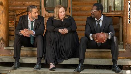(Left to right) Justin Hartley as Kevin, Chrissy Metz as Kate, and Sterling K. Brown as Randall in 