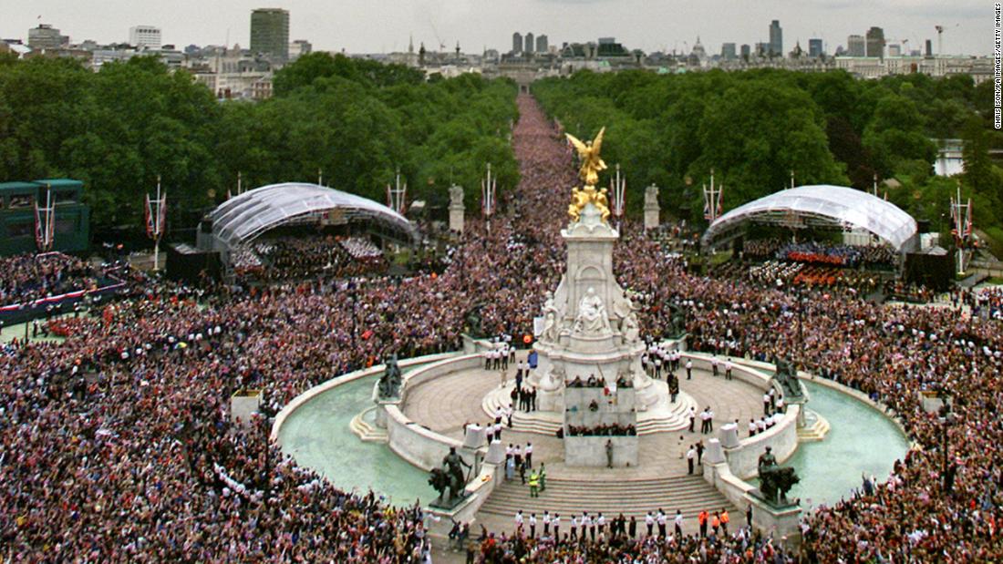 One million people gather along the Mall for the finale of the Golden Jubilee celebrations -- a &lt;a href=&quot;http://www.cnn.com/2002/WORLD/europe/06/04/uk.jubilee/index.html&quot; target=&quot;_blank&quot;&gt;fly-past&lt;/a&gt; over Buckingham Palace. Concorde, Tornado fighters and a new Eurofighter combat plane were among the 27 aircraft to soar over the royal residence. 