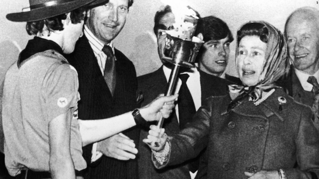 As part of the Silver Jubilee celebrations in 1977, a scout hands the Queen, who was visiting Australia, the torch that was used to ignite the Olympic flame in Sydney in 1956. On June 6, she used the flame to light a bonfire beacon at Windsor, which started a chain of beacons across the country to mark the start of celebrations for the 25th anniversary of her accession to the throne.