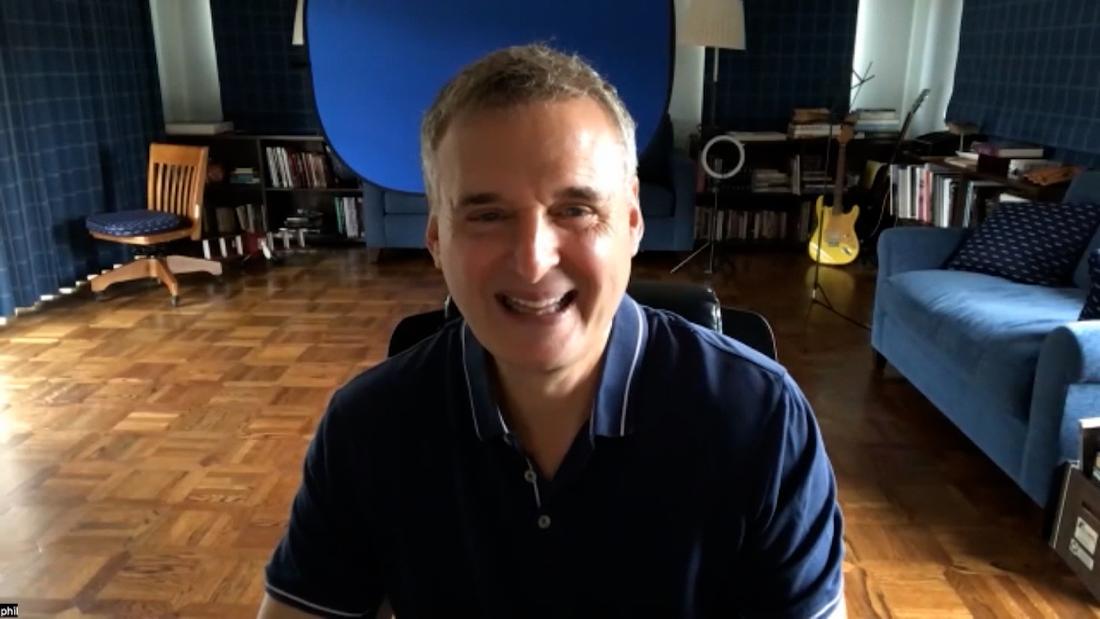 ‘Everybody Loves Raymond’ creator Phil Rosenthal has a new SiriusXM’s Stitcher podcast called ‘Naked Lunch’ – CNN Video