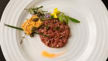 This beef tartare is made with cultivated meat from Mosa Meat. 