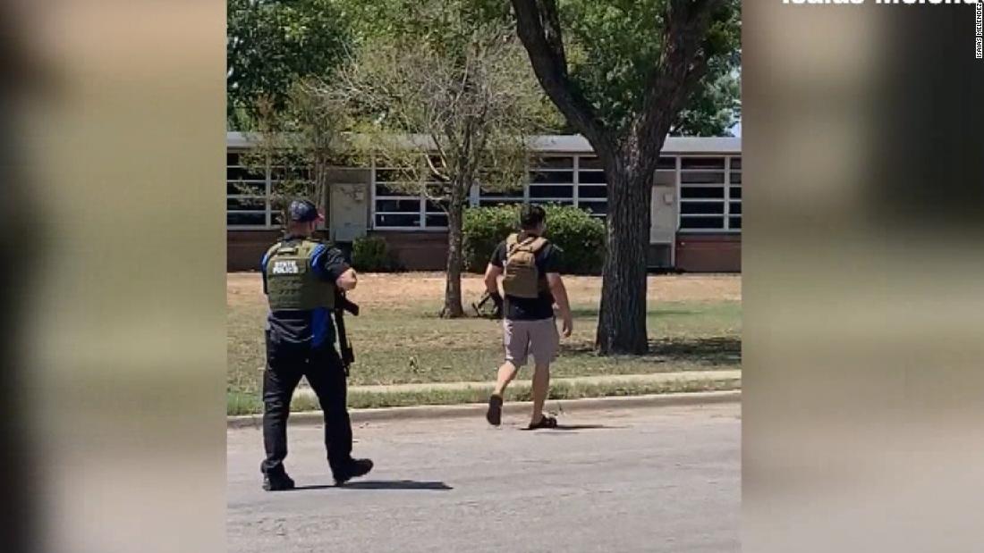 Video shows scene outside of elementary school shooting in Texas