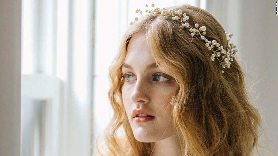 24 bridal hair accessories to match the top wedding trends of 2022