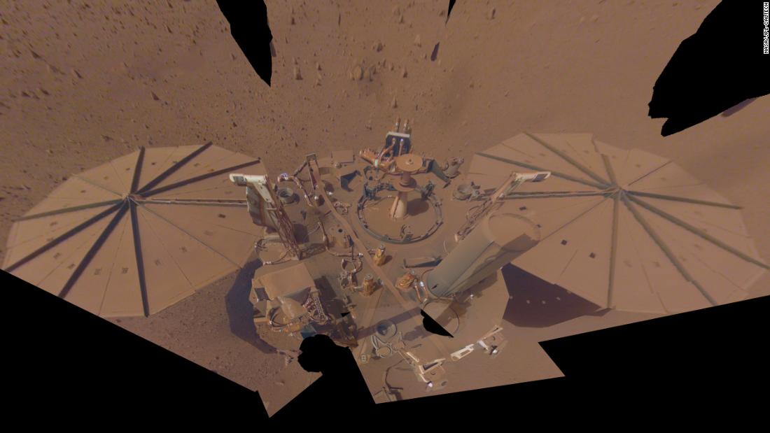 التقطت مركبة الهبوط على المريخ إنسايت التابعة لناسا للتو صورة السيلفي الأخيرة