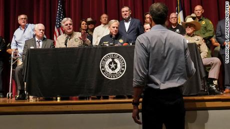 Texas Democratic gubernatorial candidate Beto O&#39;Rourke disrupts a press conference held by Governor Greg Abbott the day after a gunman killed 19 children and two teachers at Robb Elementary school in Uvalde, Texas, U.S. May 25, 2022. REUTERS/Veronica G. Cardenas