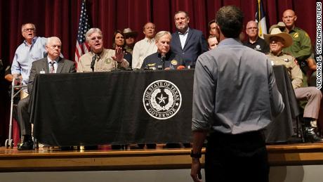 Texas Democratic gubernatorial candidate Beto O&#39;Rourke disrupts a press conference held by Governor Greg Abbott the day after a gunman killed 19 children and two teachers at Robb Elementary school in Uvalde, Texas, U.S. May 25, 2022. REUTERS/Veronica G. Cardenas
