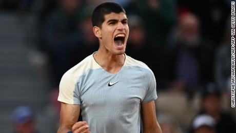 Alcaraz beat Ramos-Vincolas in an entertaining match at the French Open.