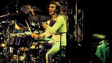 Alan White performing on stage in London in 1973. 
