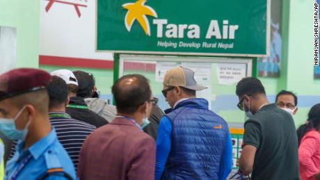 Les équipes népalaises de recherche et de sauvetage localisent les restes de 16 passagers du vol Tara Air abattu