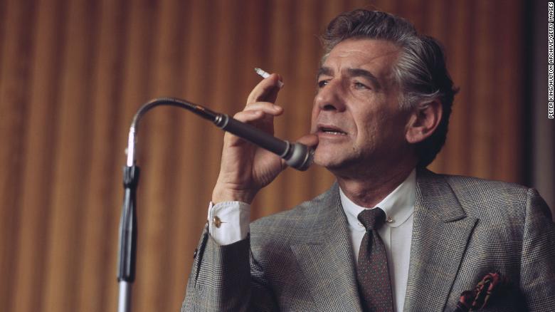 Il compositore e direttore d'orchestra americano Leonard Bernstein nel 1970.