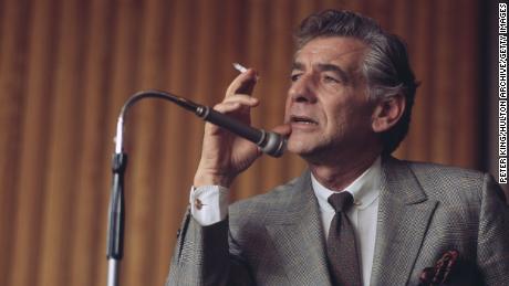 Compositor e maestro americano Leonard Bernstein em 1970.